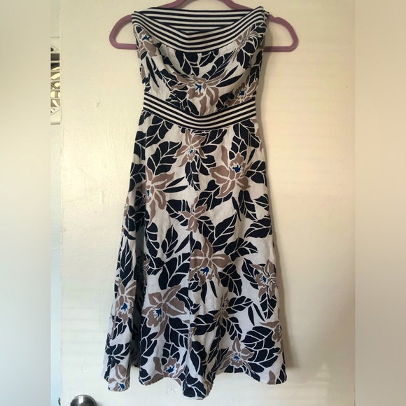 Tommy Bahama Dresses & Skirts - Practically new, in perfect condition. 100% Linen fits a 00 or xxs.